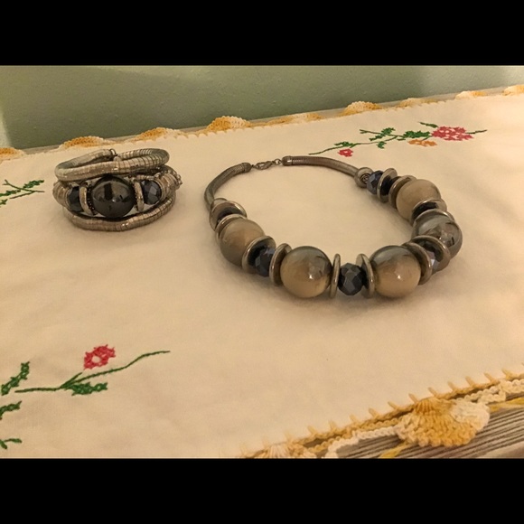 Large Beads Necklace & Bracelet - Picture 10 of 10